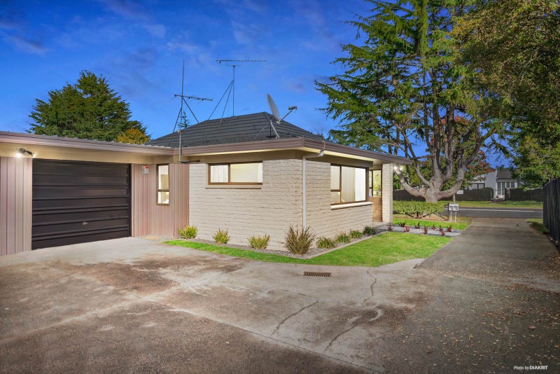 1/24 Beaumaris Way, Conifer Grove, Takanini - Carousel 1