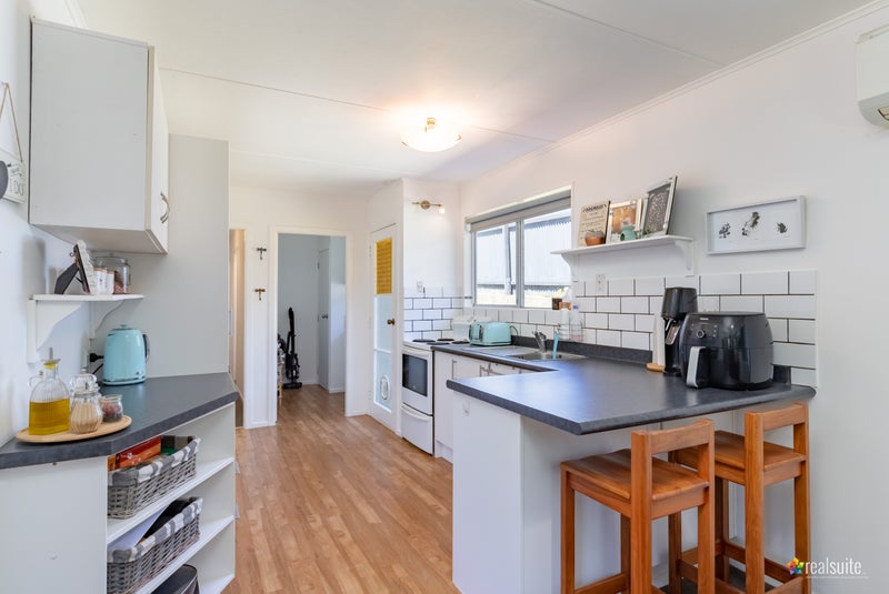 14 Vista Crescent, Maoribank, Upper Hutt - Carousel 2