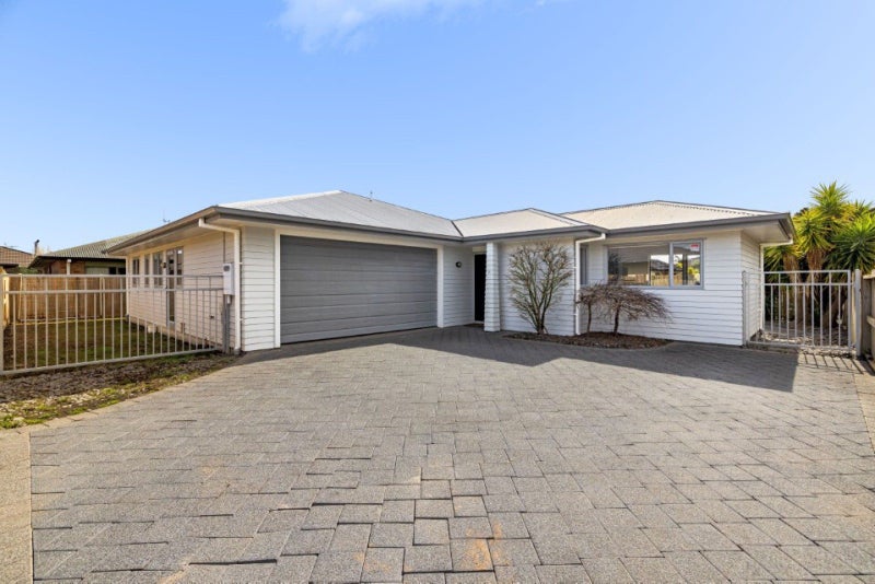 23 Lisa Place, Brookfield, Tauranga - Carousel 1