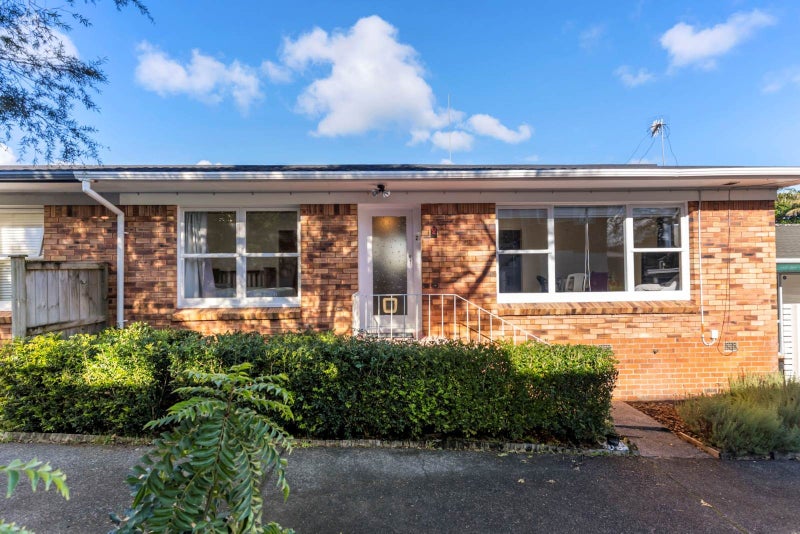 2/9 Sudan Avenue, Milford, Auckland - Carousel 1