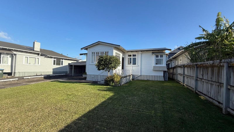 150 Point Chevalier Road, Point Chevalier, Auckland - Carousel 17