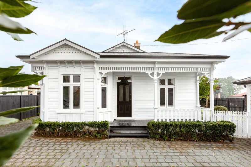 128 Forest Lake Road, Forest Lake, Hamilton - Carousel 1