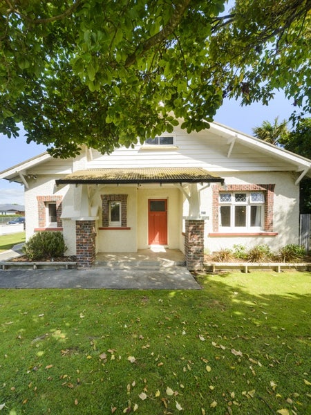 6 Beresford Street, Takaro, Palmerston North - Carousel 1