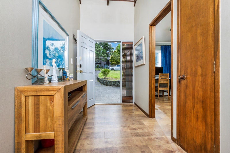 21 Makepiece Place, Chatswood, Auckland - Carousel 2