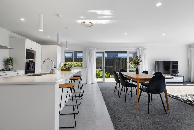 3 Lissaman Place, Chartwell, Hamilton - Carousel 1