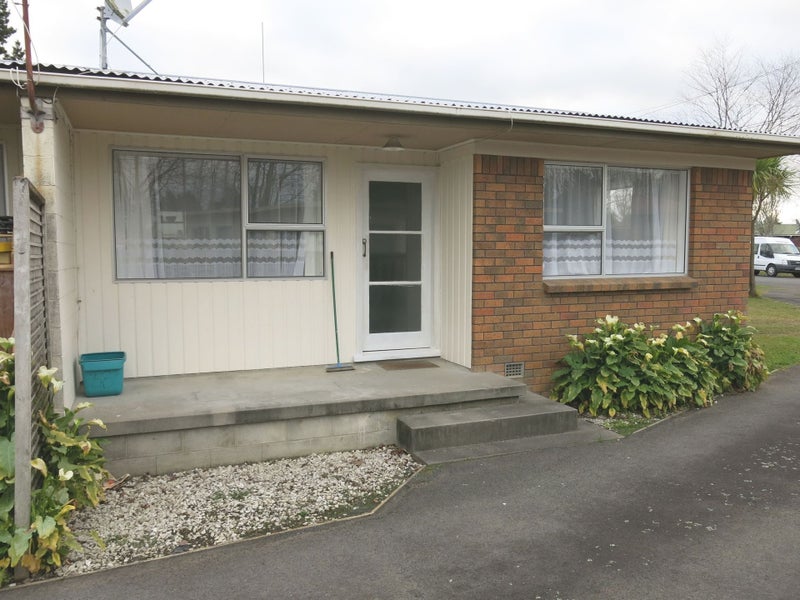 38A Barrie Crescent, Silverdale, Hamilton - Carousel 1