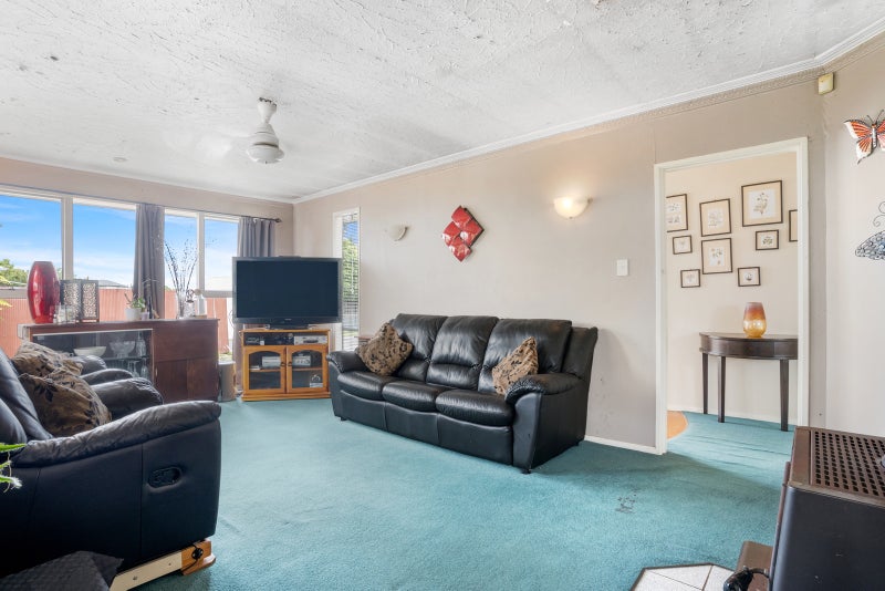 23 Farnborough Street, Aranui, Christchurch - Carousel 2