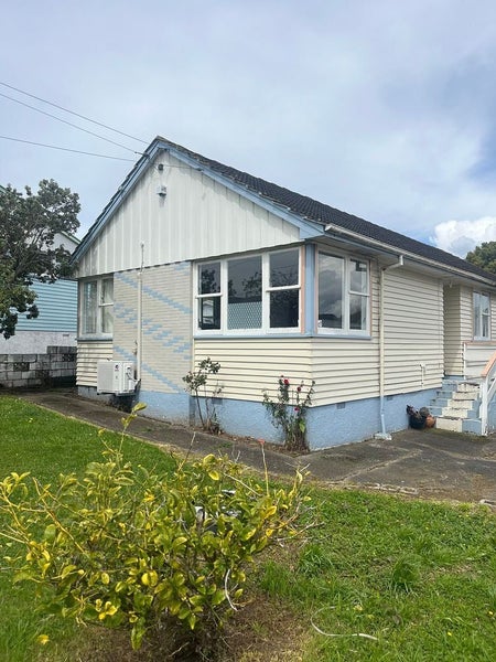 72 Castor Crescent, Cannons Creek, Porirua - Carousel 2