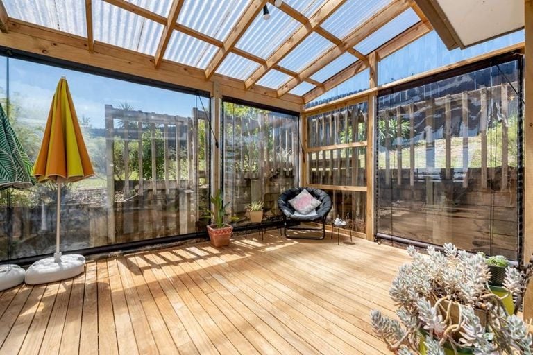 9 Jomard Terrace, Northcross, Auckland - Carousel 14