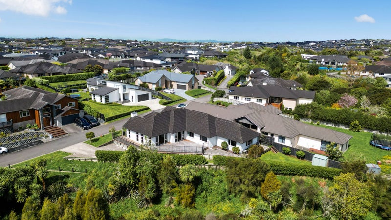 12 Trent Lane, Flagstaff, Hamilton - Carousel 1