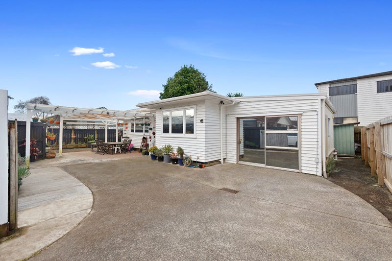 4/11 Cambridge Road, Manurewa, Auckland - Carousel 1