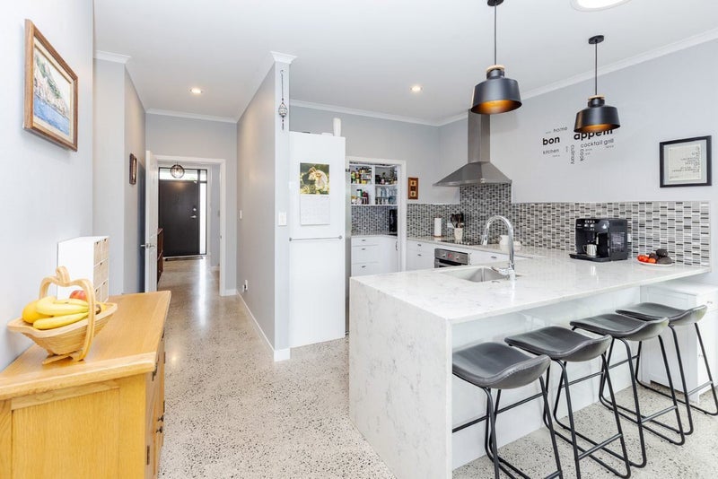 2/2 Shakespeare Avenue, Enderley, Hamilton - Carousel 1