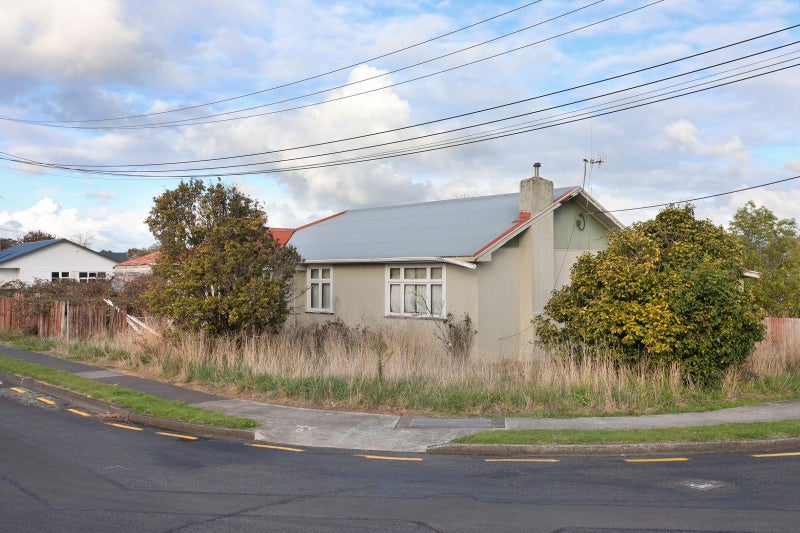 5 Gorton Street, Bulls - Carousel 1