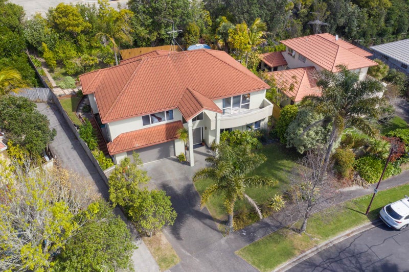 22 Margaret Henry Crescent, Oteha, Auckland - Carousel 2