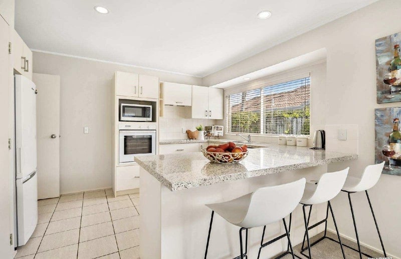 1/12 Arrathorne Place, Northpark, Auckland - Carousel 2