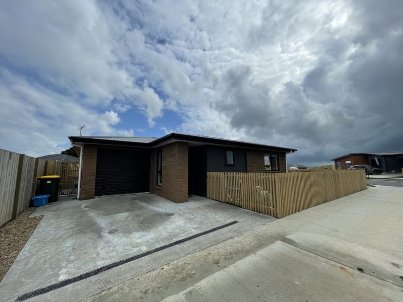 52 Pragma Rise, Rototuna North, Hamilton - Carousel 1