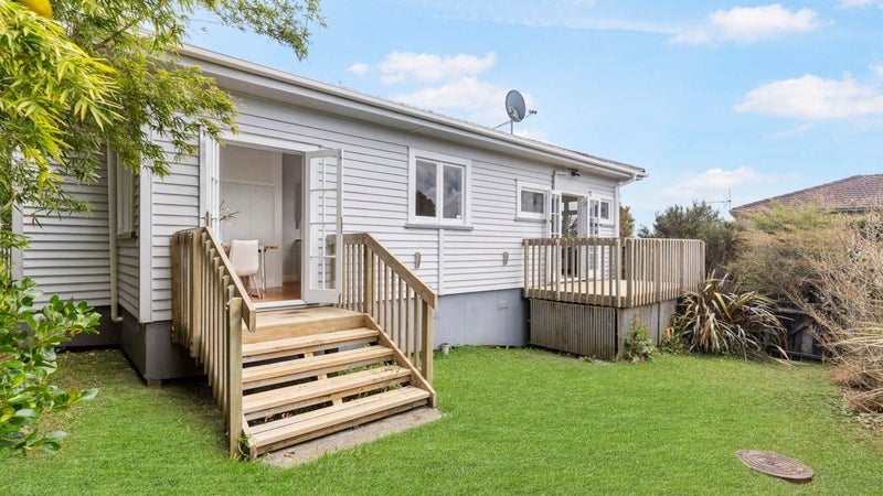 20 Pine Avenue, Henderson, Auckland - Carousel 1