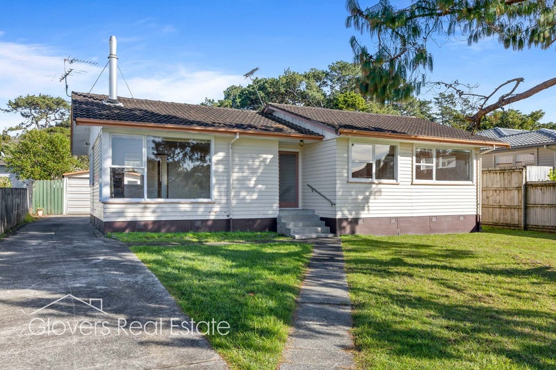 40 Castleford Street, Green Bay, Auckland - Carousel 1