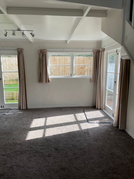 3/27 Lagoon Drive, Panmure, Auckland - Carousel 2