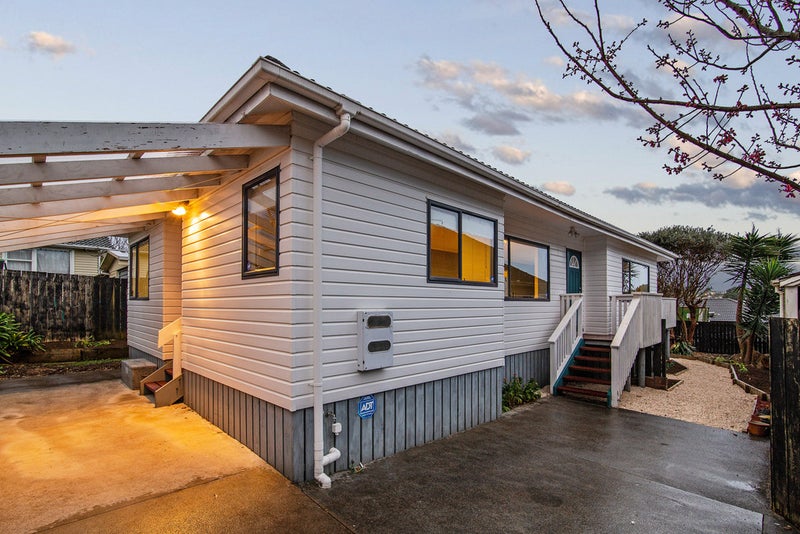 21A Anderson Avenue, Point England, Auckland - Carousel 1