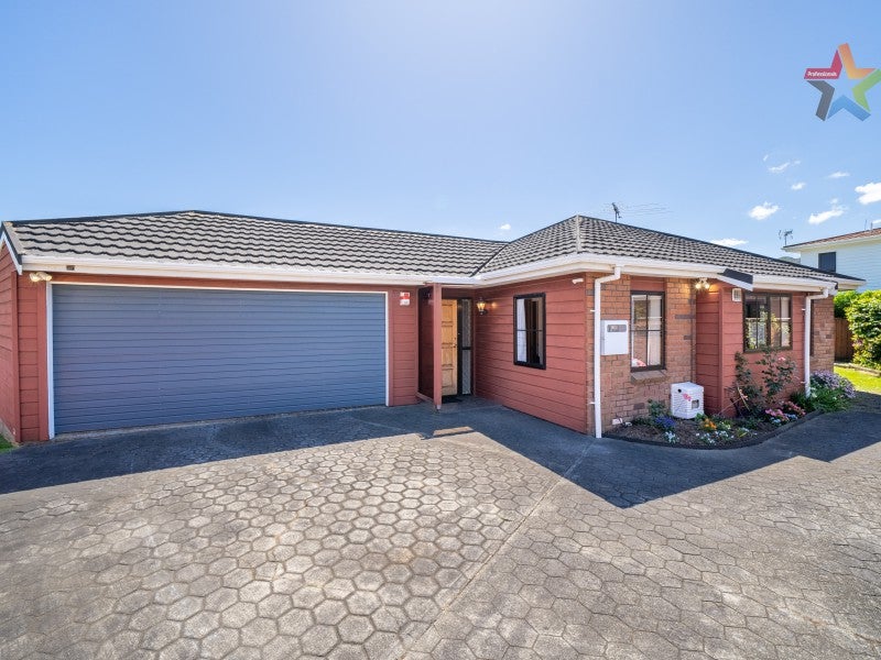 2/25 De Menech Grove, Avalon, Lower Hutt - Carousel 2