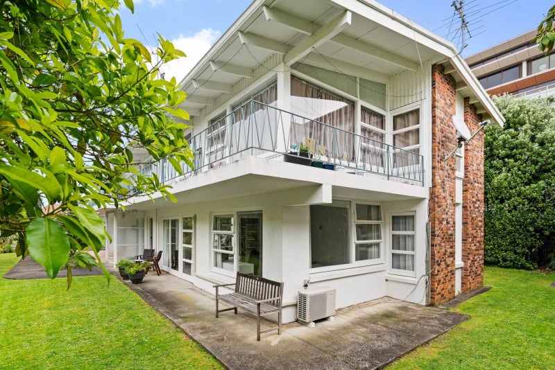 2/10 Blomfield Spa, Takapuna, Auckland - Carousel 1