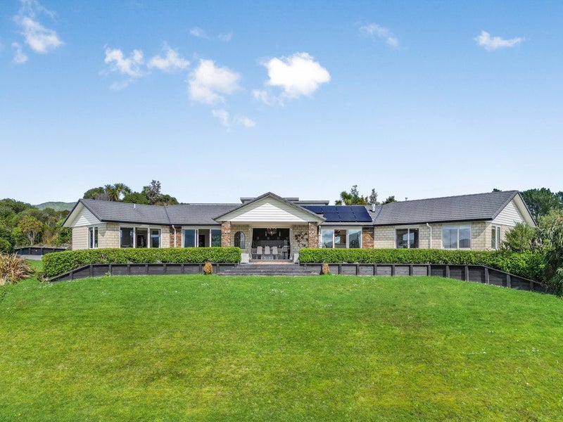 56 Mount Marua Way, Timberlea, Upper Hutt - Carousel 1