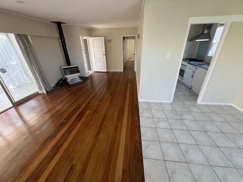 9 Wycherley Drive, Bucklands Beach, Auckland - Carousel 1
