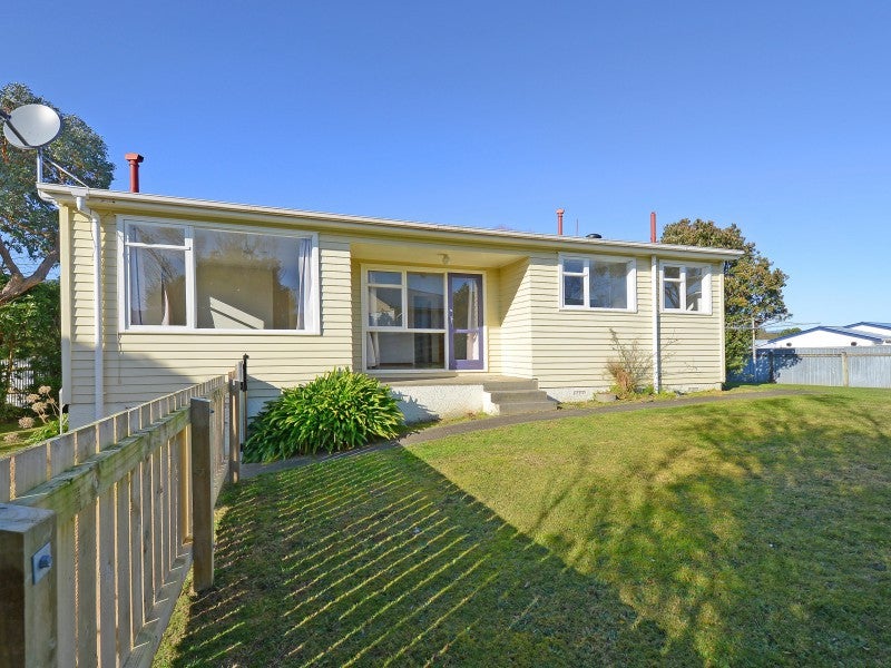 30 Aniseed Grove, Timberlea, Upper Hutt - Carousel 1