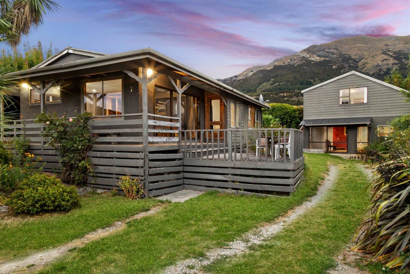 7 Parry Crescent, Wanaka - Carousel 2