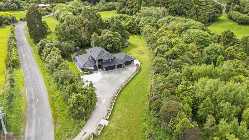 402 Turitea Road, Turitea, Palmerston North - Carousel 1