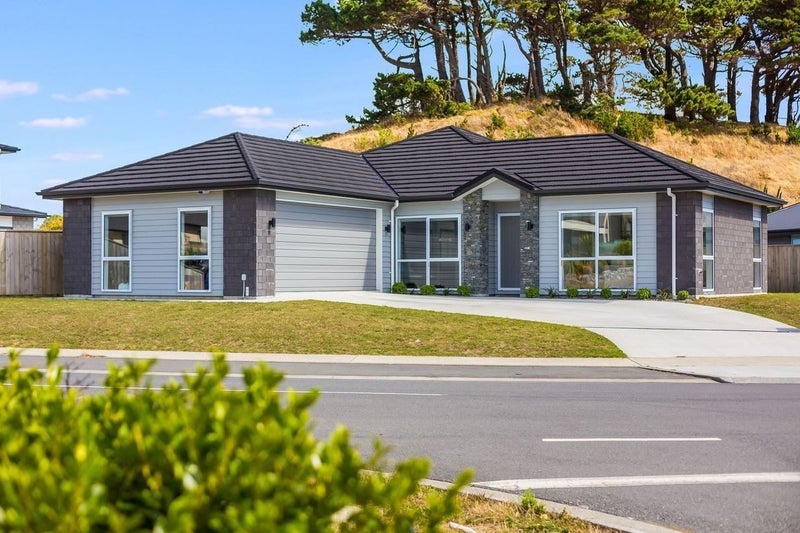 65 Queen Charlotte Drive, Aotea, Porirua - Carousel 1