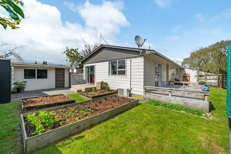114 California Drive, Totara Park, Upper Hutt - Carousel 1