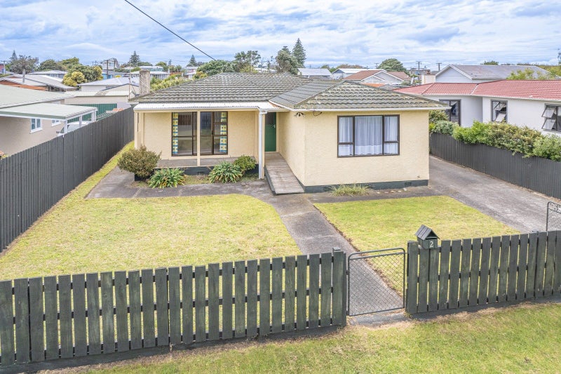 2 Arawa Place, Castlecliff, Whanganui - Carousel 1