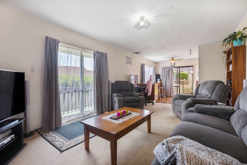 20 Bundena Place, Clendon Park, Auckland - Carousel 2