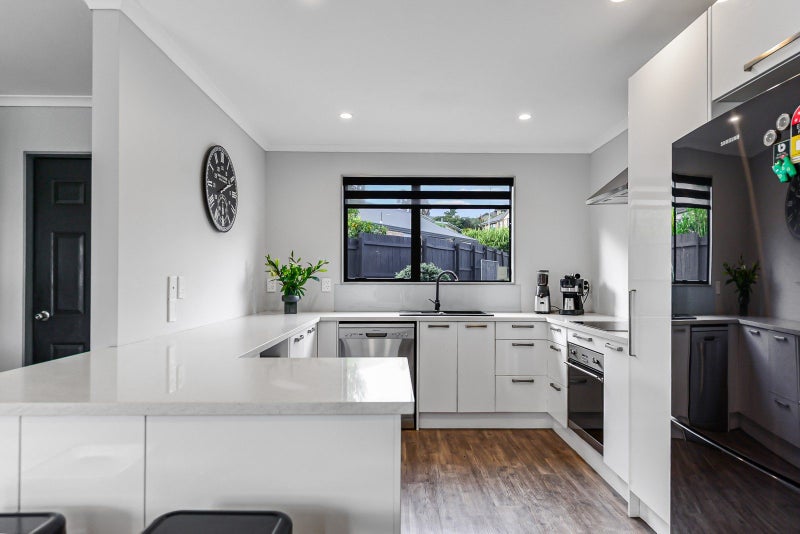 16 Palm Grove Drive, Western Heights, Hamilton - Carousel 1