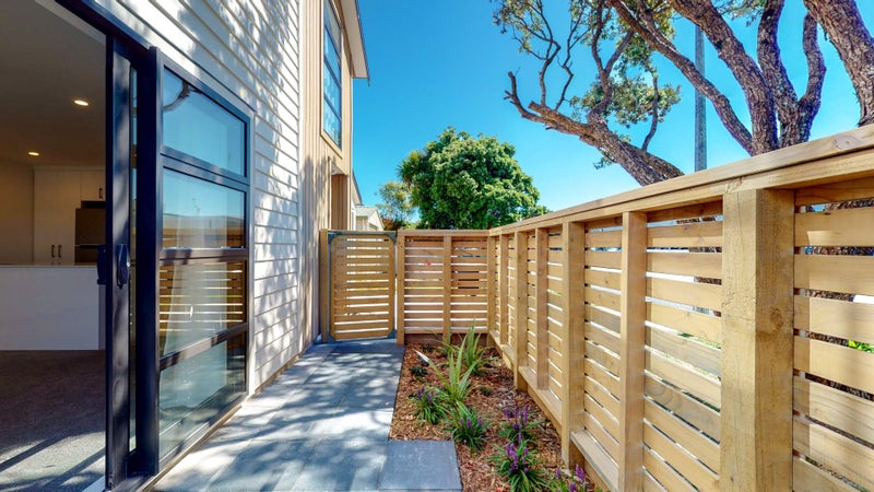 90 Cambridge Terrace, Waterloo, Lower Hutt - Carousel 1