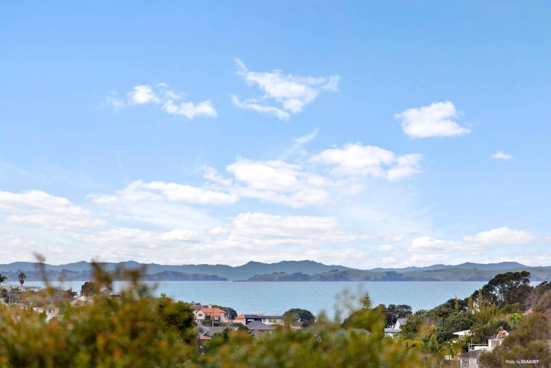21 Penguin Drive, Murrays Bay, Auckland - Carousel 2