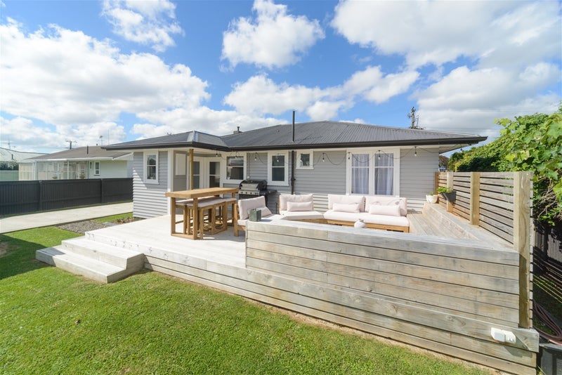 8 Peters Avenue, Cloverlea, Palmerston North - Carousel 1