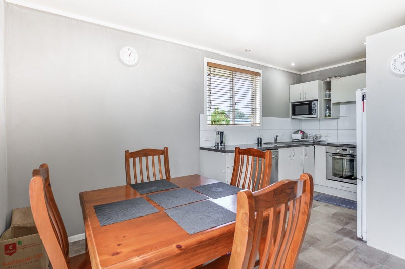 10 Mabian Crescent, Deanwell, Hamilton - Carousel 1