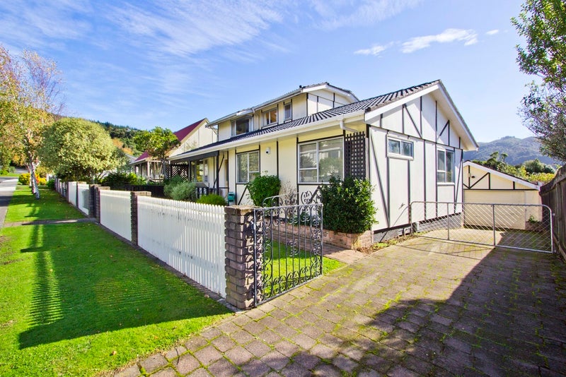 10 Kurth Crescent, Silverstream, Upper Hutt - Carousel 1