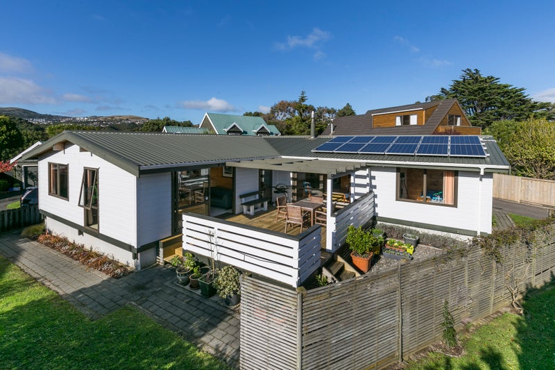 19 Ronald Woolf Place, Churton Park, Wellington - Carousel 1