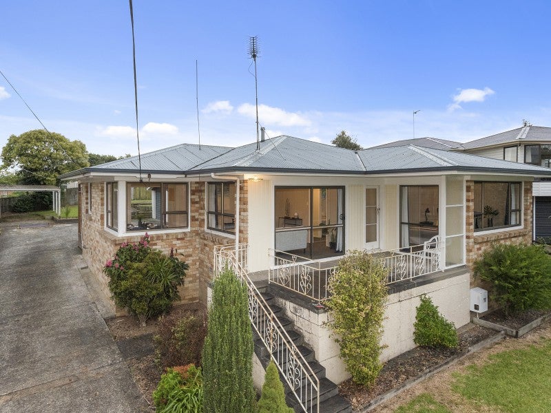 35 Mitcham Avenue, Forest Lake, Hamilton - Carousel 1