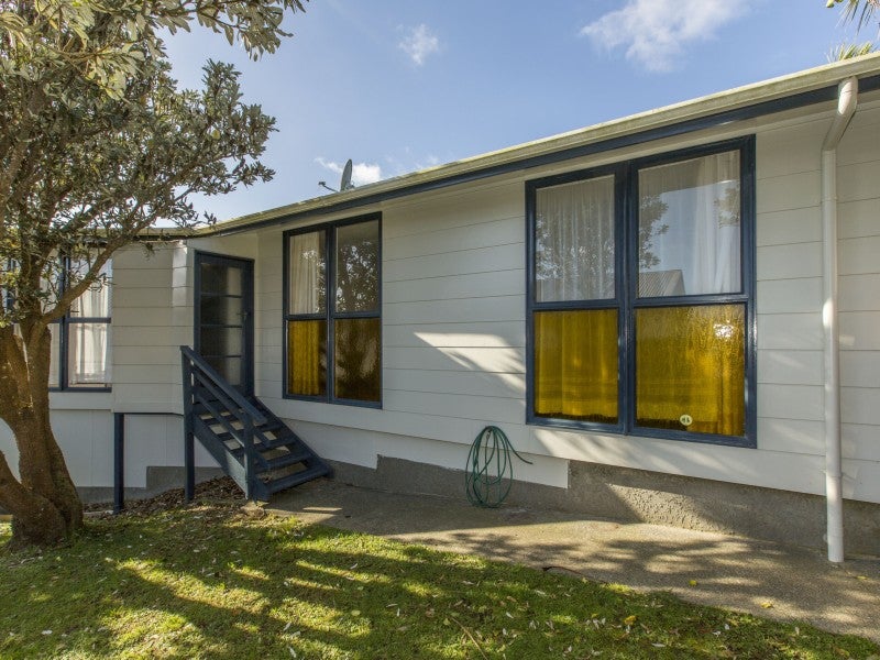 63 Chapman Street, Newlands, Wellington - Carousel 1