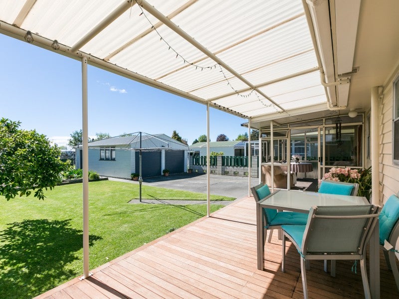 211 Sunnybank Crescent, Camberley, Hastings - Carousel 12