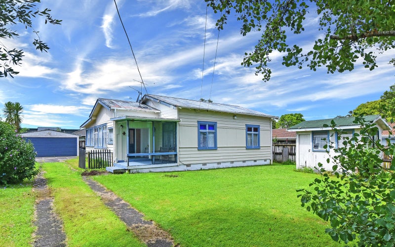 17A Waiari Road, Conifer Grove, Takanini - Carousel 1