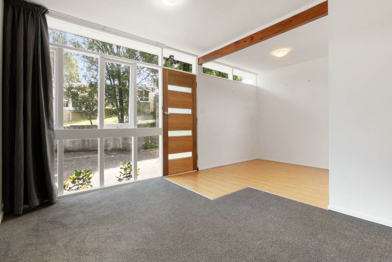 2/18 Commodore Drive, Lynfield, Auckland - Carousel 1