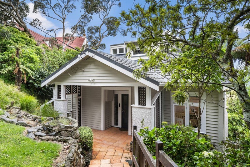 132 Te Anau Road, Hataitai, Wellington - Carousel 1