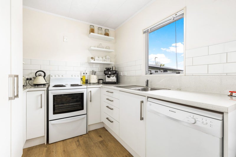 27B Garland Drive, St Andrews, Hamilton - Carousel 2