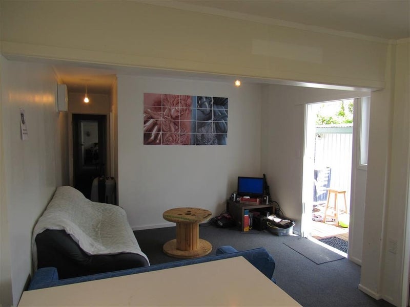 8A Drummond Street, Mount Cook, Wellington - Carousel 2